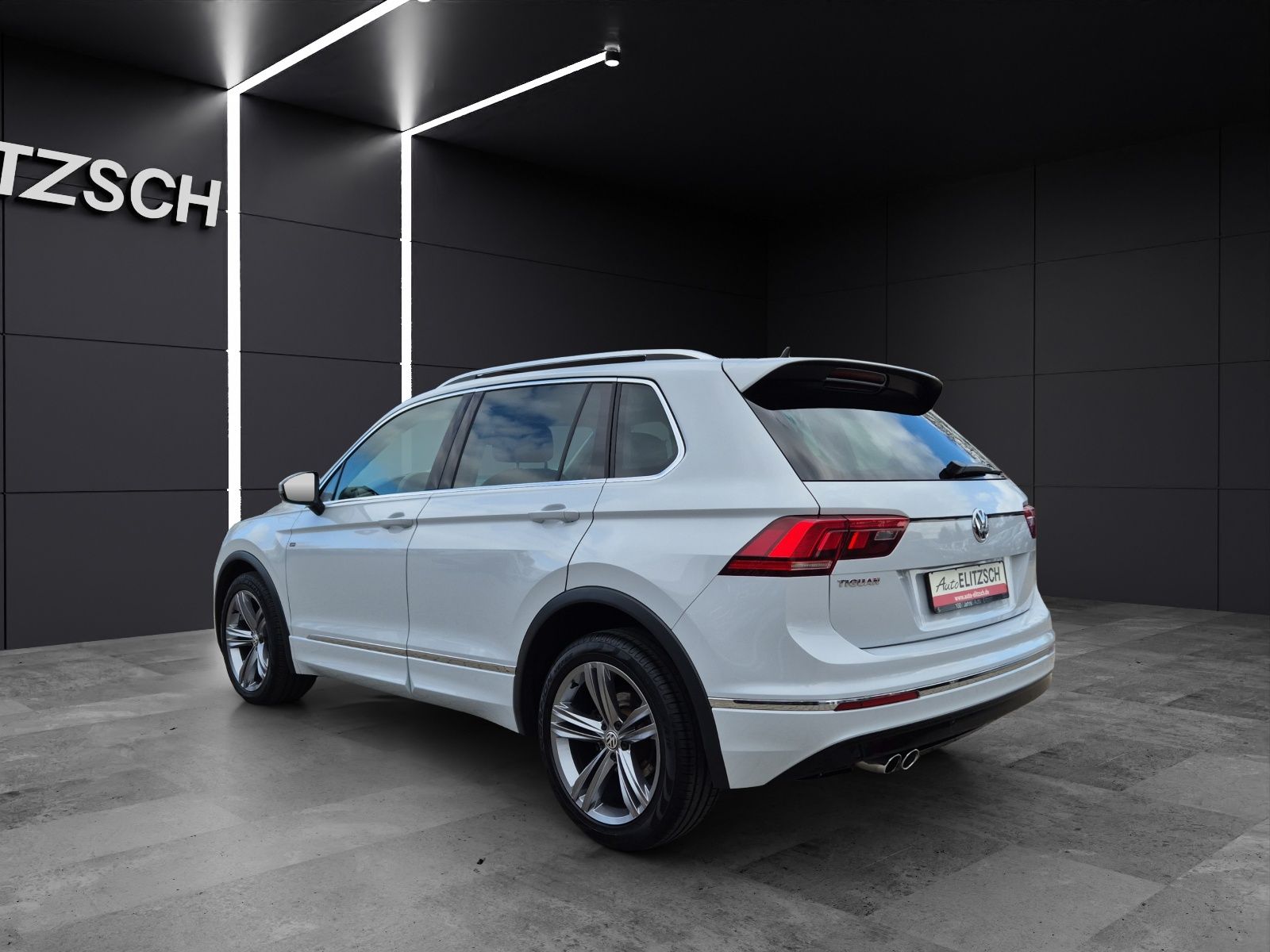 Fahrzeugabbildung Volkswagen Tiguan 2.0 TDI DSG R-Line AHK LED HuD Navi ACC