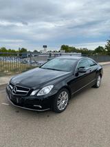 Mercedes-Benz Mercedes Benz E 350 CGI Coupé - Mercedes-Benz E 350 aus 2010: Coupé
