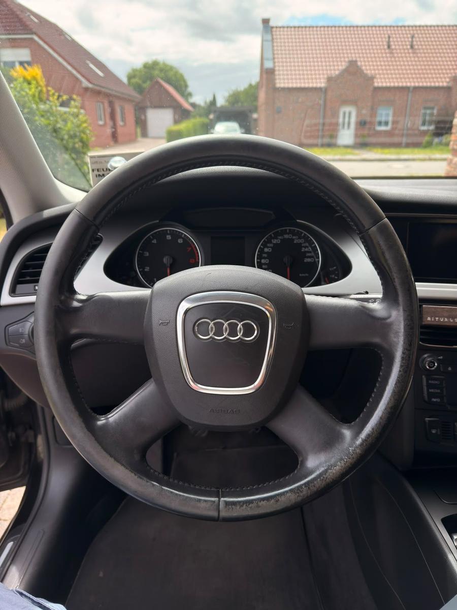 Audi A4 2010 — photo 8
