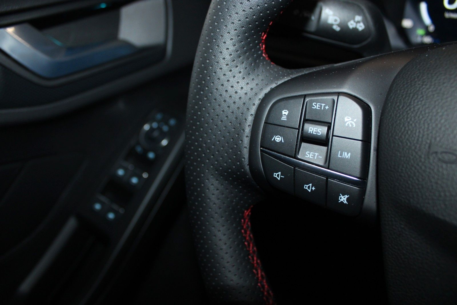 Fahrzeugabbildung Ford Focus ST-Line X Aut. LED ACC Leder Pano HUD Wint