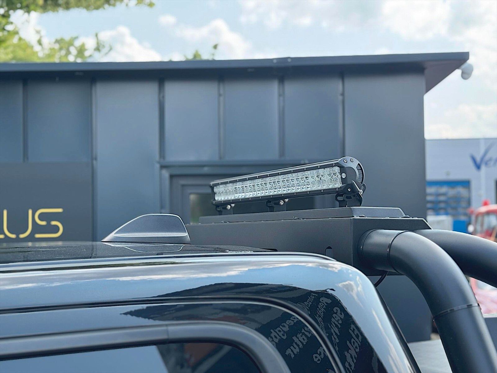 Fahrzeugabbildung Dodge RAM 5.7 V8 HEMI LARAMIE Night 4x4 eTorq Tesla