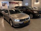Volkswagen Passat 1.6 TDI R-LINE SEDAN NAVI LEDER - Volkswagen Passat: Se