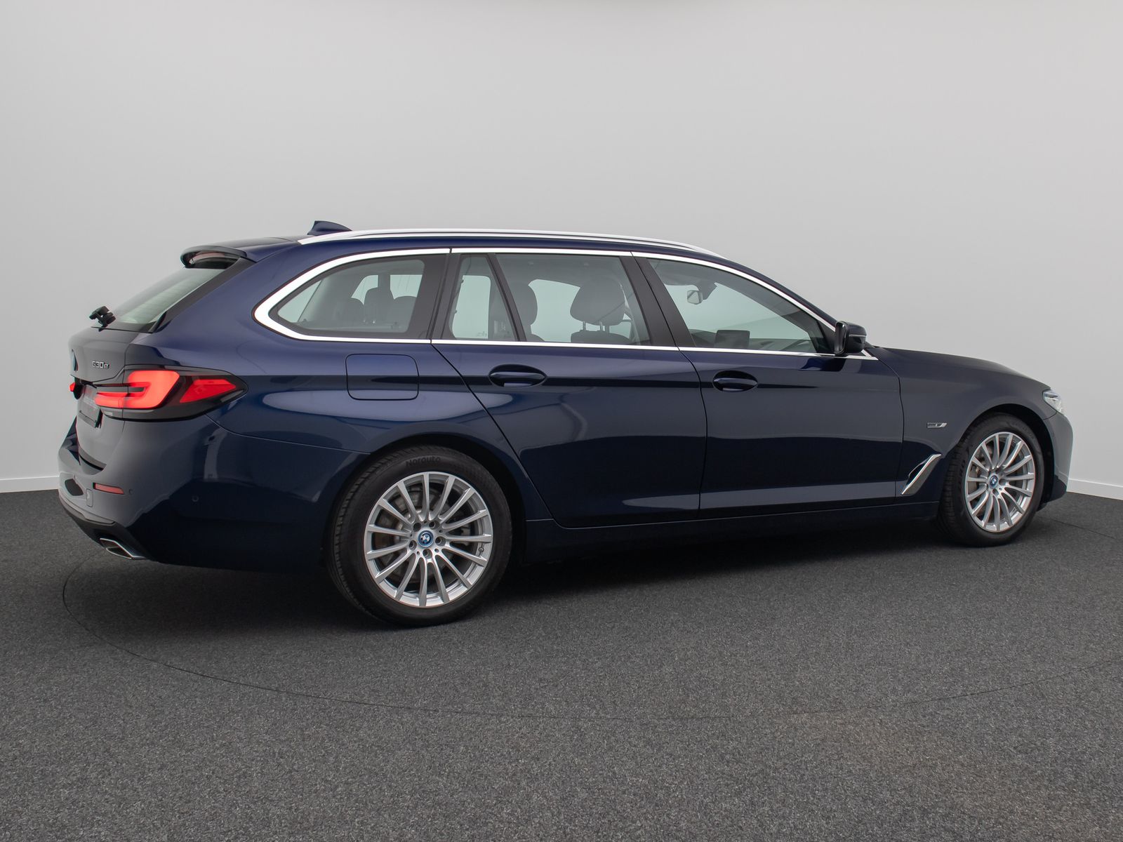 Fahrzeugabbildung BMW 530e Kamer Laser HUD DAB H/K Komfort Alarm Sport