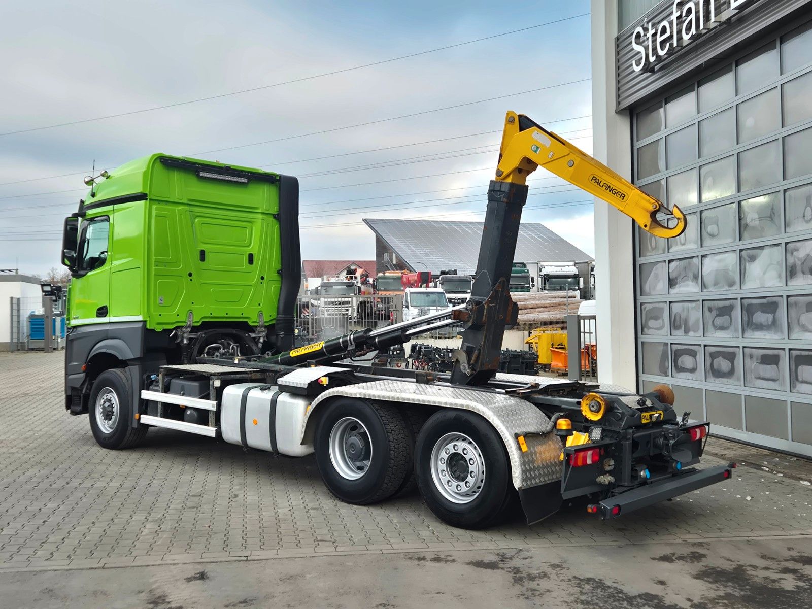 Fahrzeugabbildung Mercedes-Benz Arocs 2548 L 6x2/4 HAD Palfinger T20A AHK