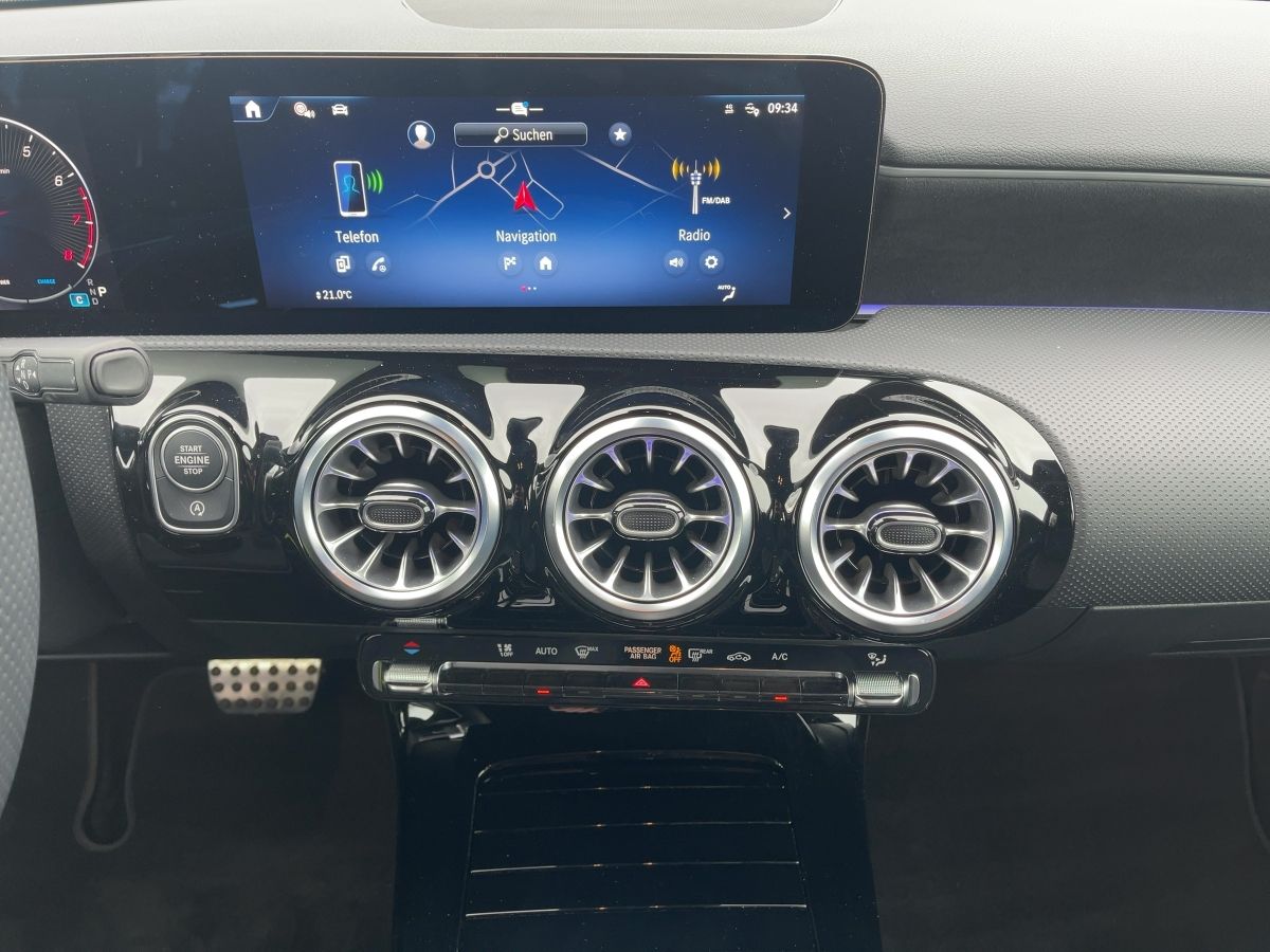 Fahrzeugabbildung Mercedes-Benz A 180 AMG/Night/Kamera/LED/AHK