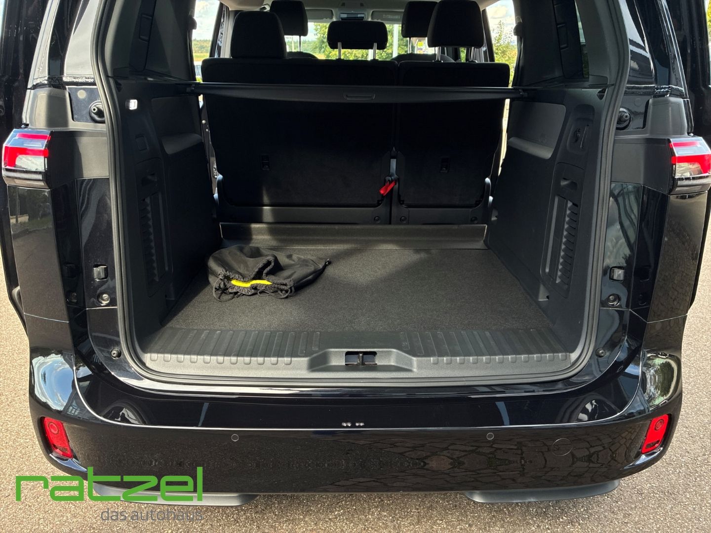 Fahrzeugabbildung Volkswagen ID. Buzz Bus Pro Motor: 210 kW (286 PS) 79 kWh G