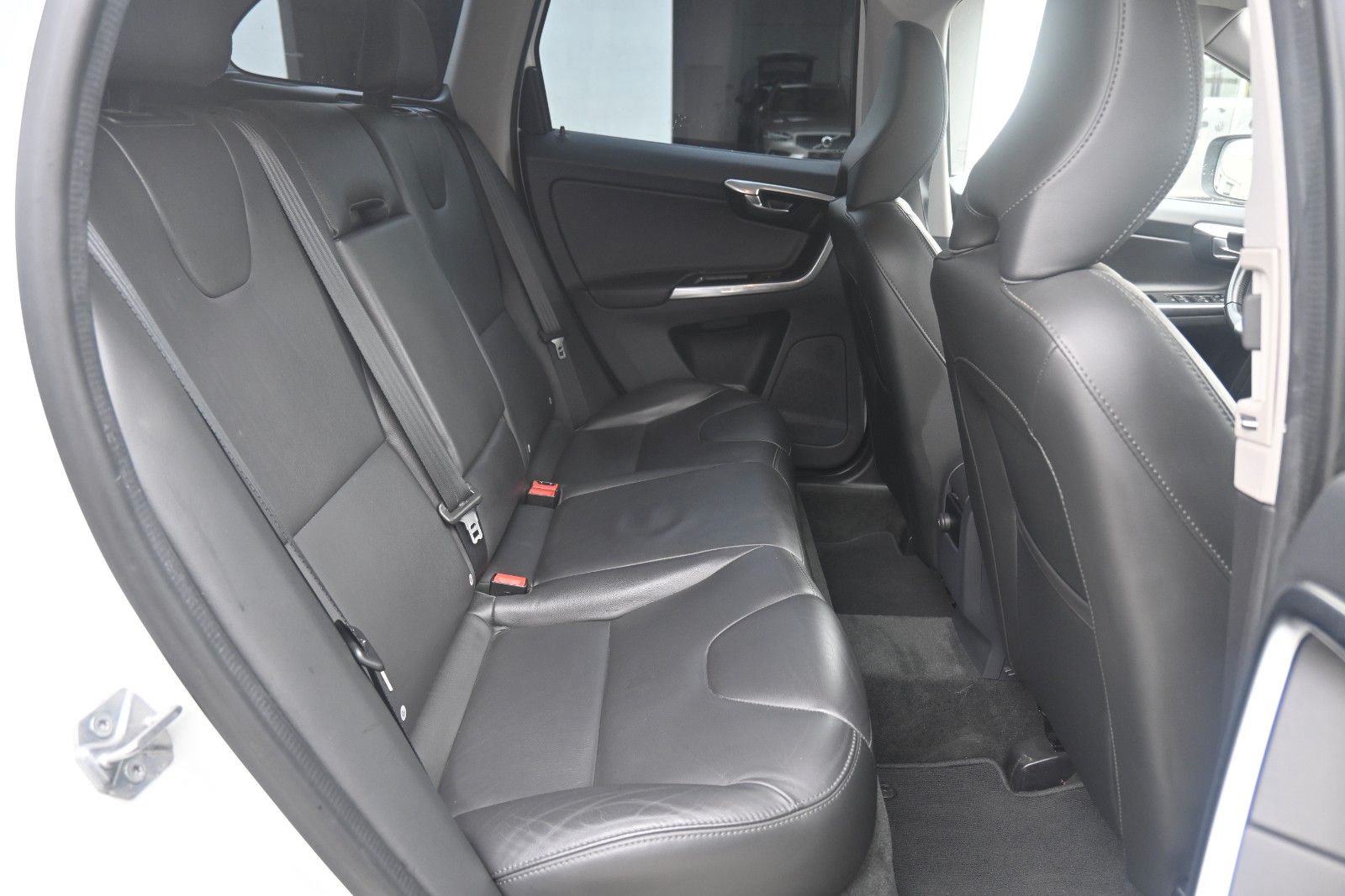 Fahrzeugabbildung Volvo XC60 D3 Autom. FWD Summum*Bi-Xenon*RFK*BLIS