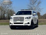 Lincoln Navigator Black Label 7 Pers Grijs nummernschild - Lincoln Navigator mit Schiebedach