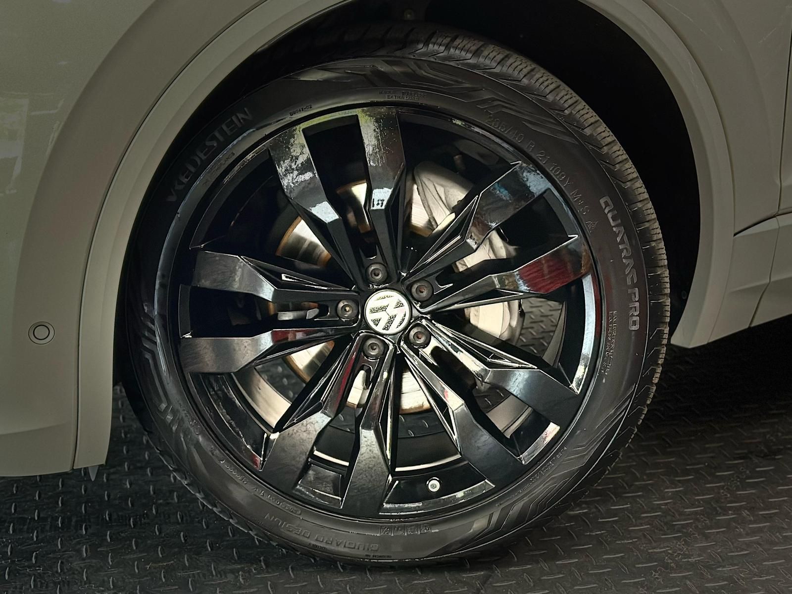 VW Touareg 3.0TDI R LINE 4M BLACK MATRIX#AHK#AIR#SH - Image 9