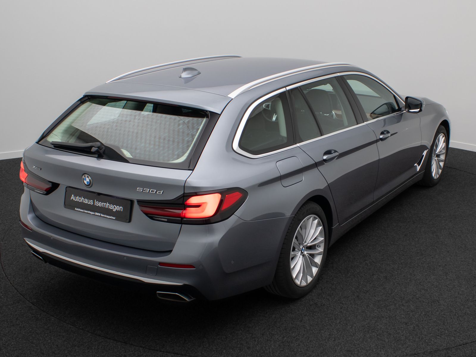 Fahrzeugabbildung BMW 530d xD Luxury Line AHK Alarm H/K DAB Individual