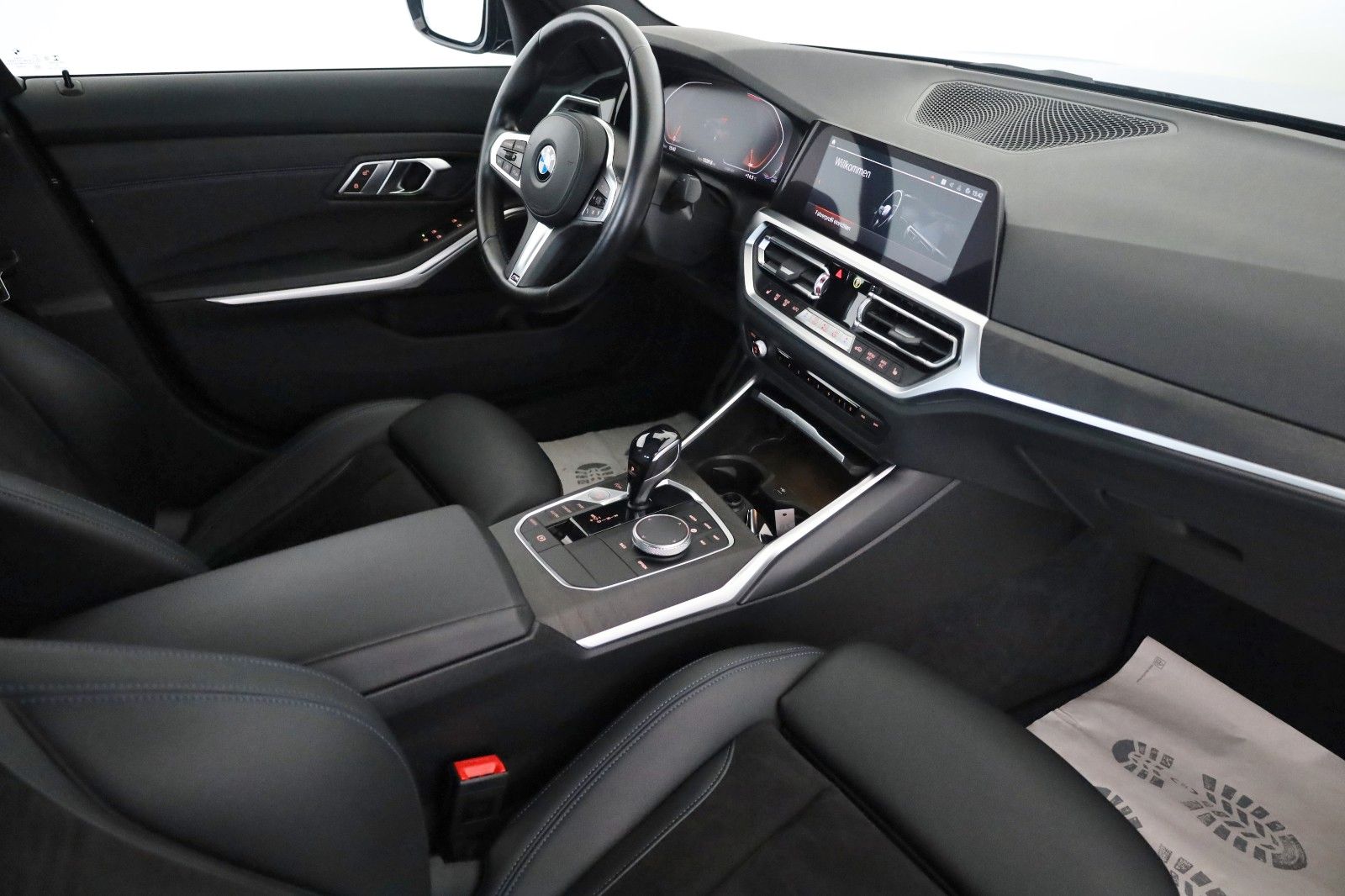 Fahrzeugabbildung BMW 320 i M Sport, T.Leder,Navi,LED,SH,Kamera