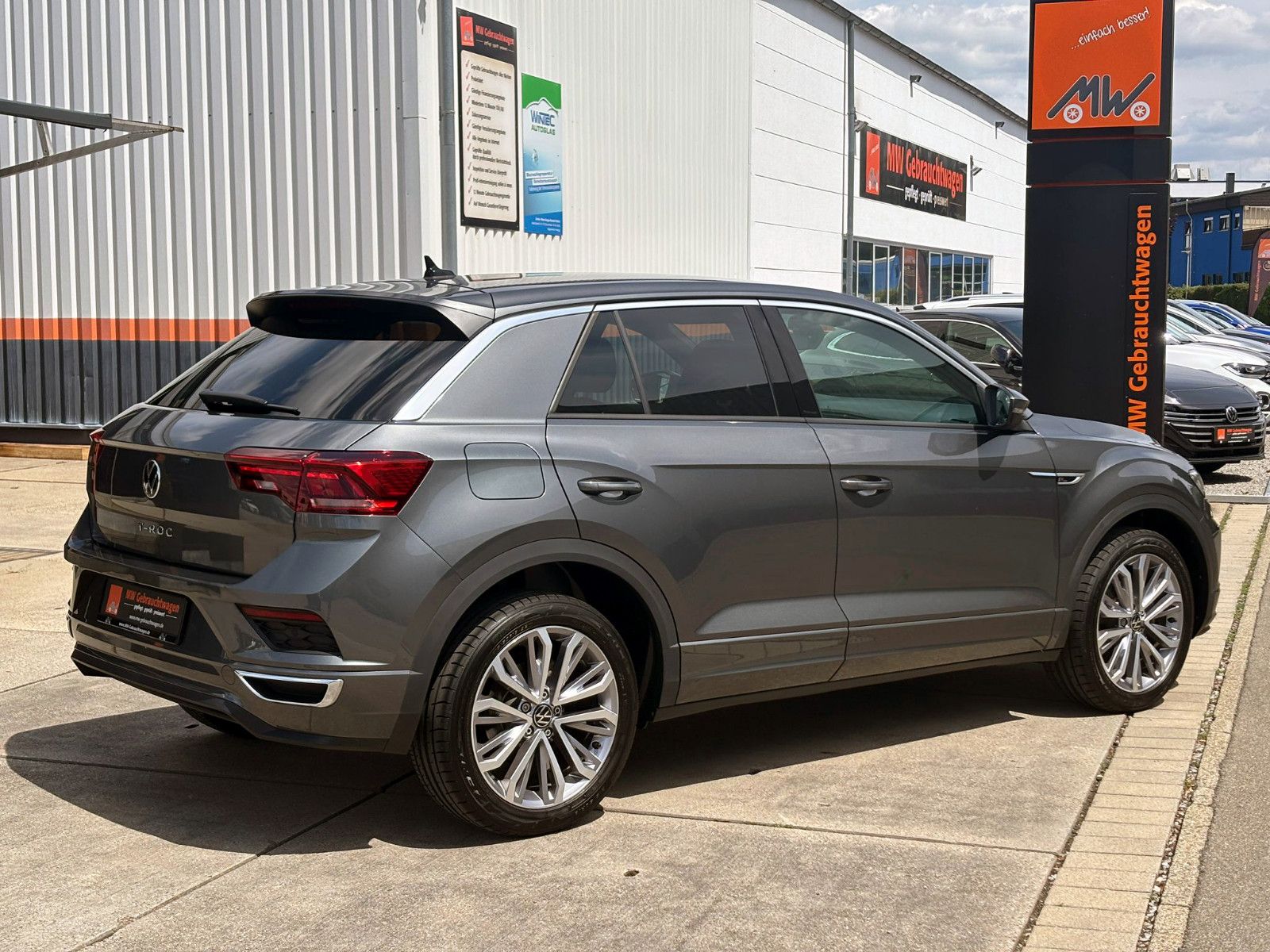 Fahrzeugabbildung Volkswagen T-Roc 1.5TSI R-Line DSG ACC KAM AHK LED NAV BT