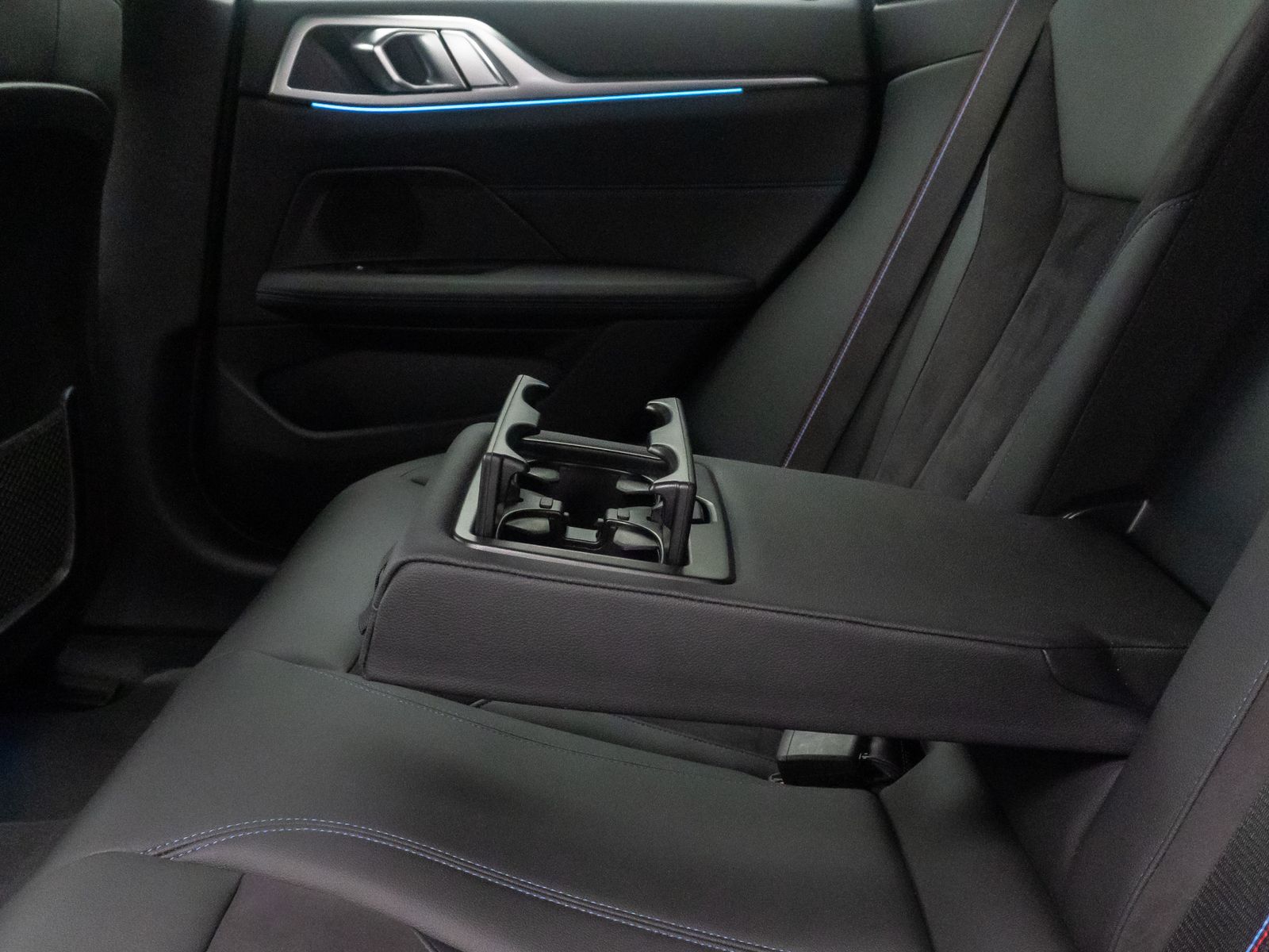 Fahrzeugabbildung BMW i4 eD35 M Sport GC Kamera DAB Widscreen 19Zoll