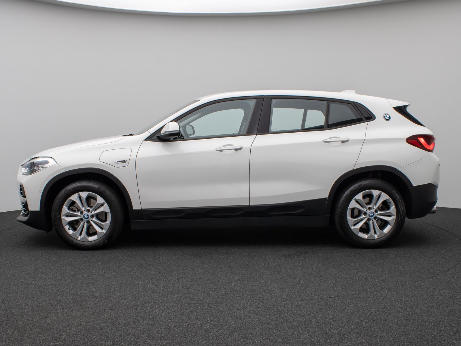 Fahrzeugabbildung BMW X2 xD25e DAB Navi Parkassist Geschwindigkeitsreg