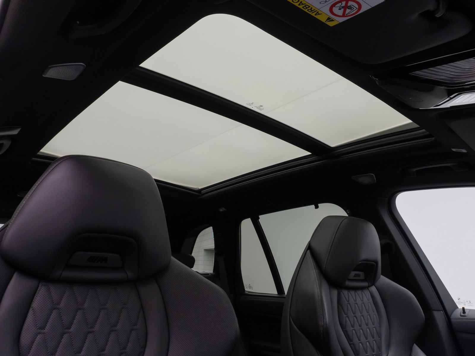 Fahrzeugabbildung BMW X5 M50i Panorama 360°Laser HUD DAB B&W Massage