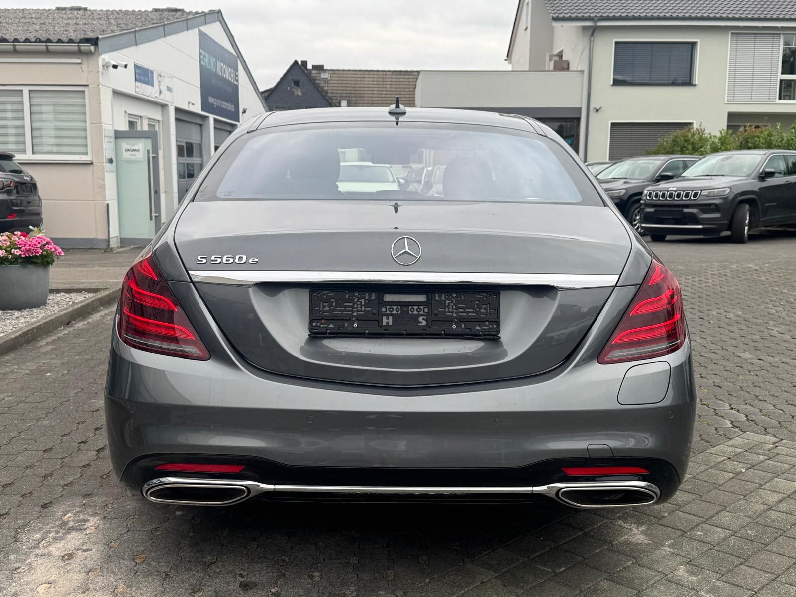 Fahrzeugabbildung Mercedes-Benz S 560 e L AMG-LINE+MEMO+LED+BURM+360°+HEAD-UP+