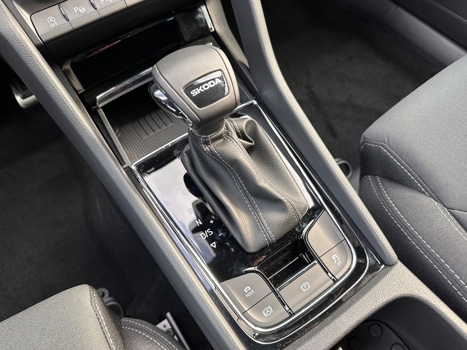 Fahrzeugabbildung SKODA Karoq Sportline 1.5 TSI DSG Matrix/AHK/Navi/ACC