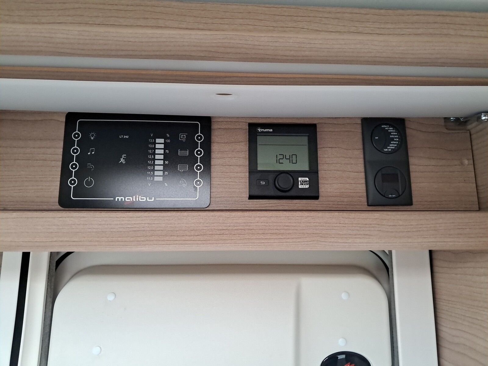 Fahrzeugabbildung Malibu T 460 LE Klimaautomatik, Radio DAB