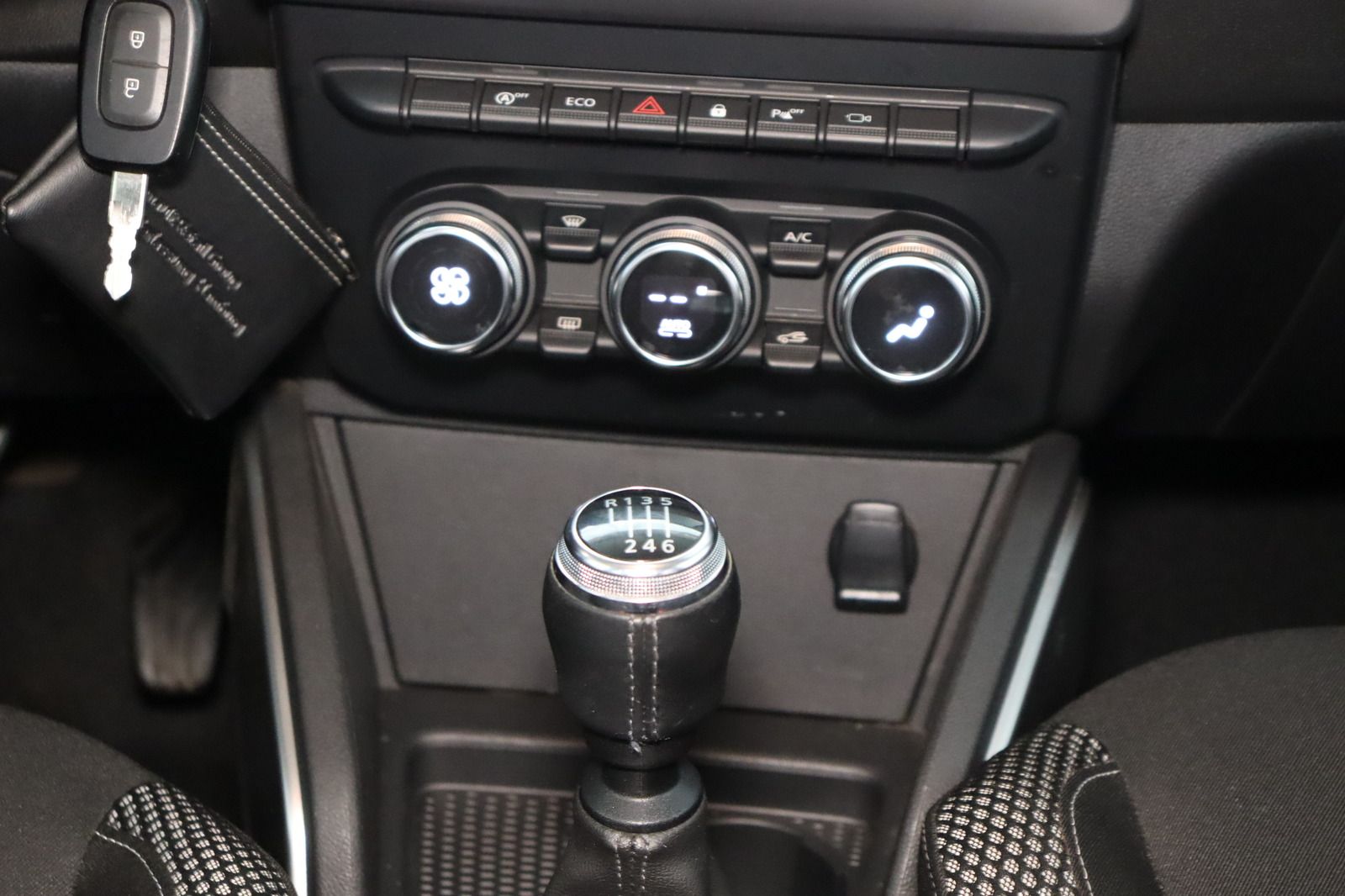 Fahrzeugabbildung Dacia Duster II 1.4 * 1. Hand * Navi * SHZ