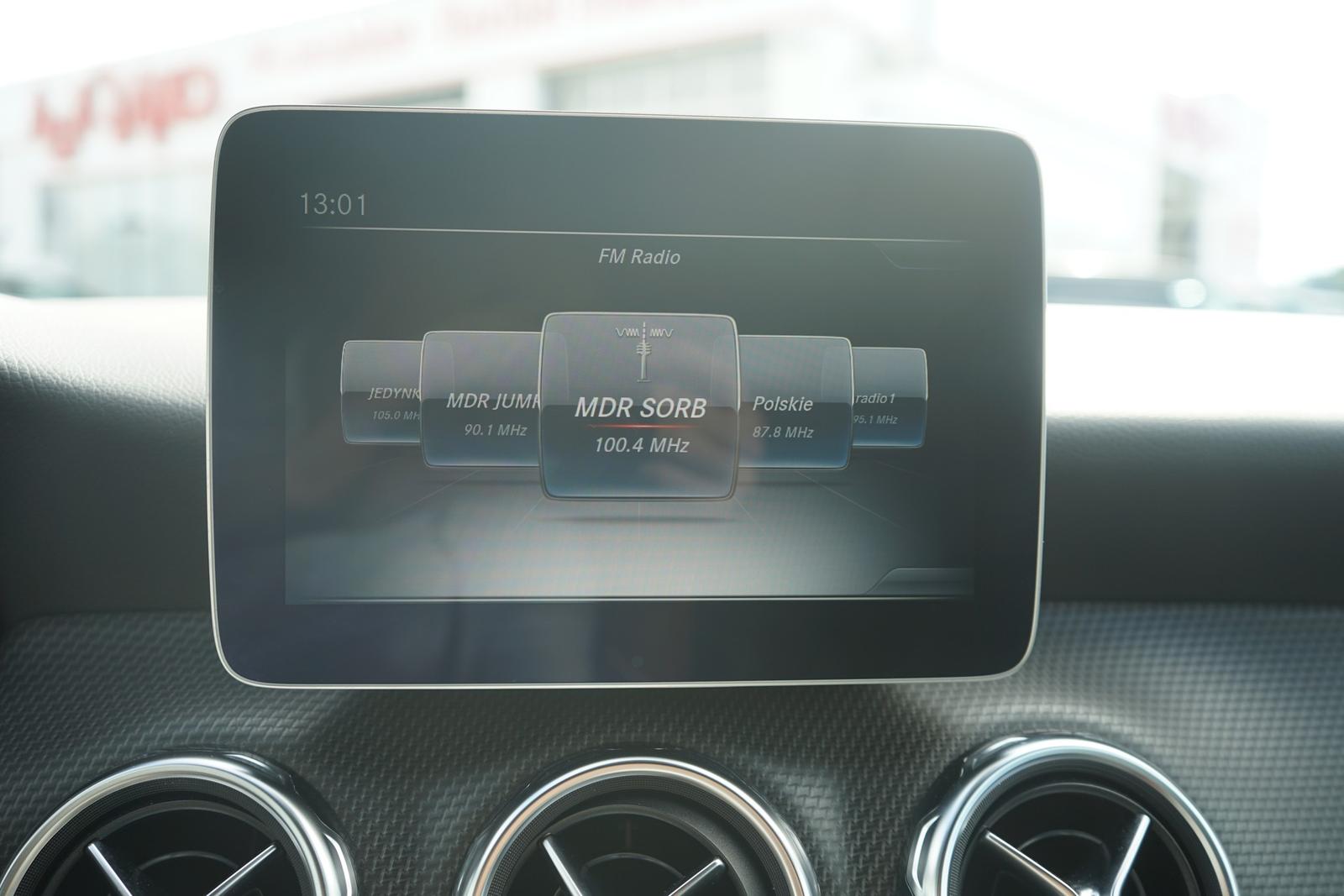 Mercedes-Benz GLA 200 Style LED Navi Sitzheizung Teilleder AHK