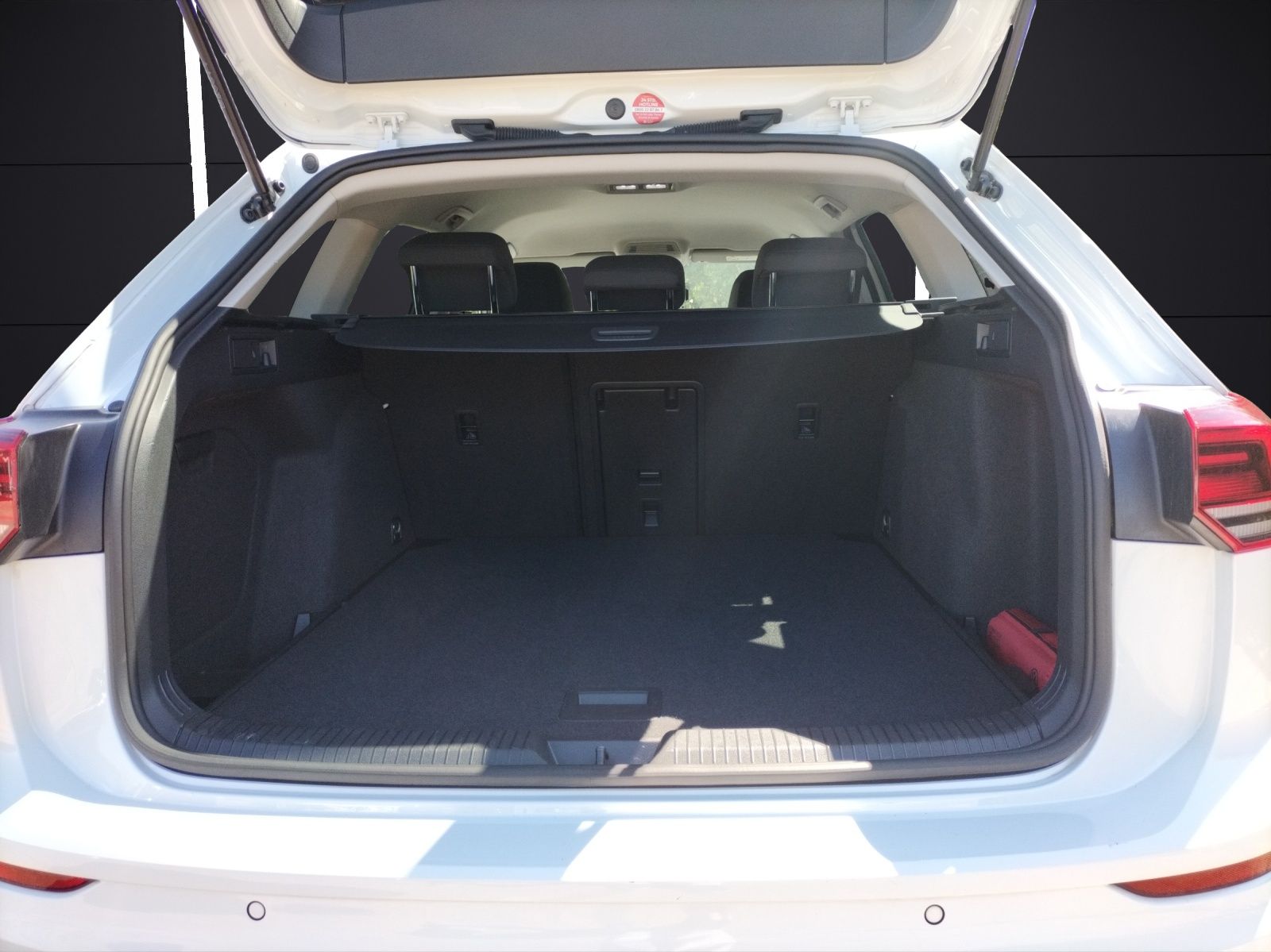 Fahrzeugabbildung Volkswagen Golf VIII Variant TDI Life LED Navi AID ACC PDC