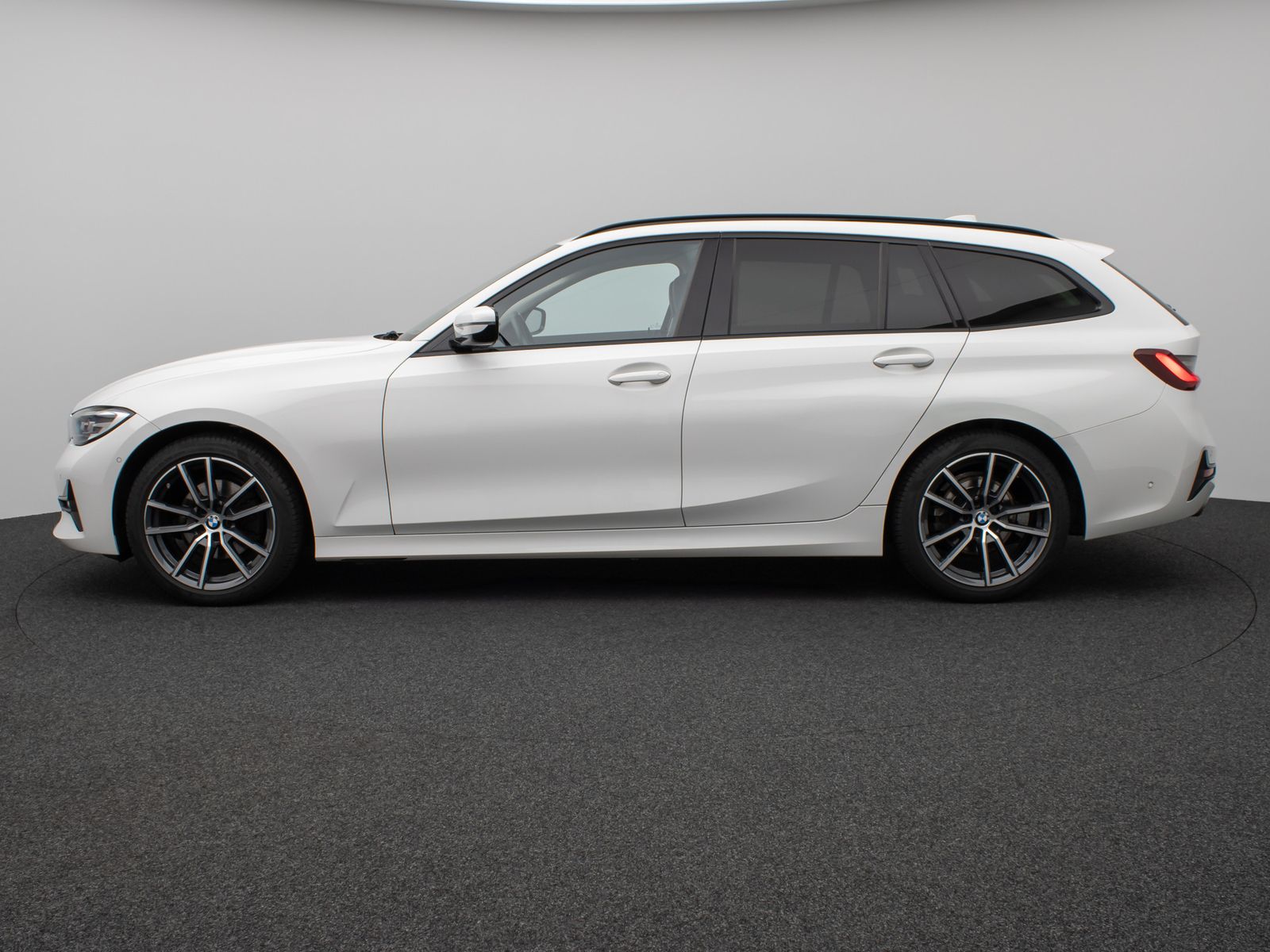 Fahrzeugabbildung BMW 320d Sport Line Kamera DAB HiFi DrivAssist Alarm