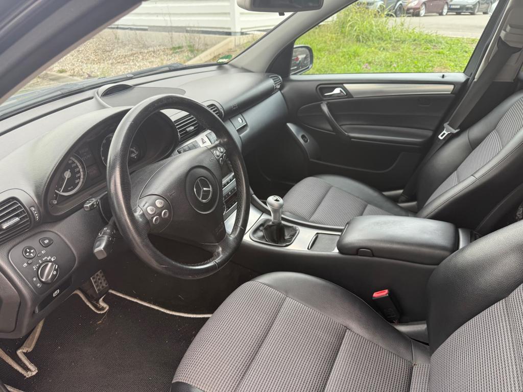 Mercedes-Benz C 230
