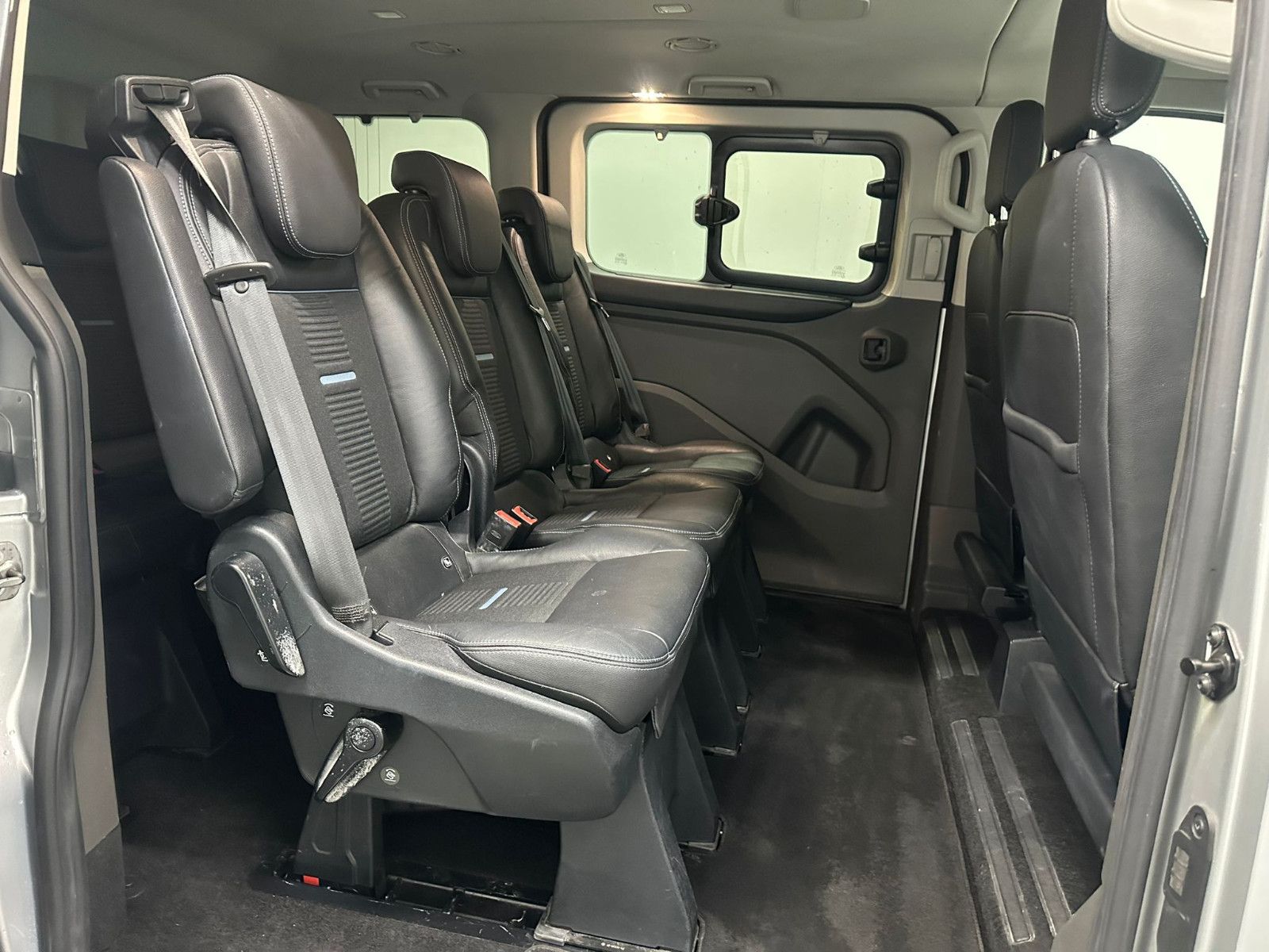 Fahrzeugabbildung Ford Tourneo Custom 320 L2H1 Autm. Active Bus*ACC*8