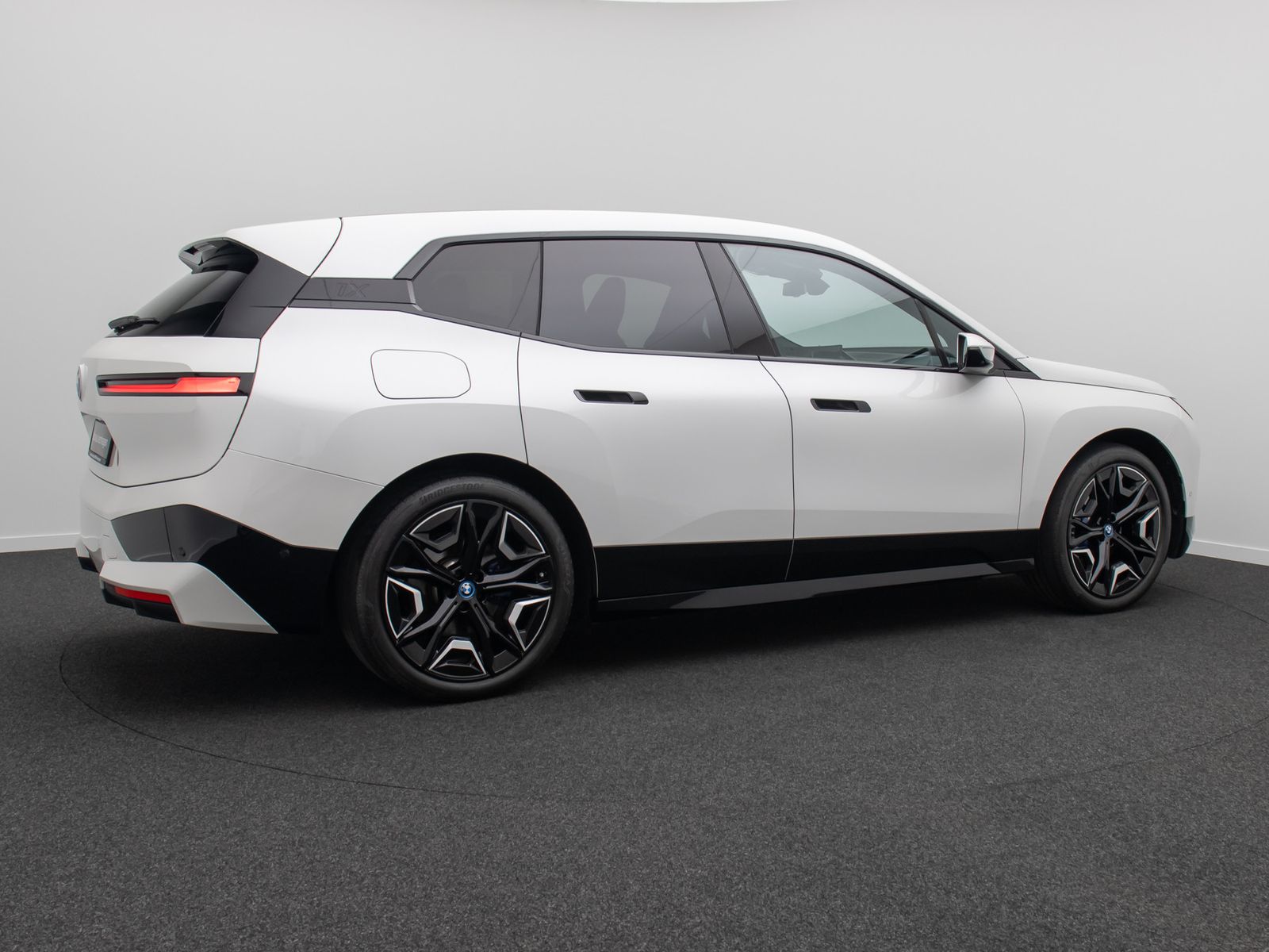 Fahrzeugabbildung BMW iX xD40 Sport 360&deg;SkyLounge DAB Laser H/K 22Zoll