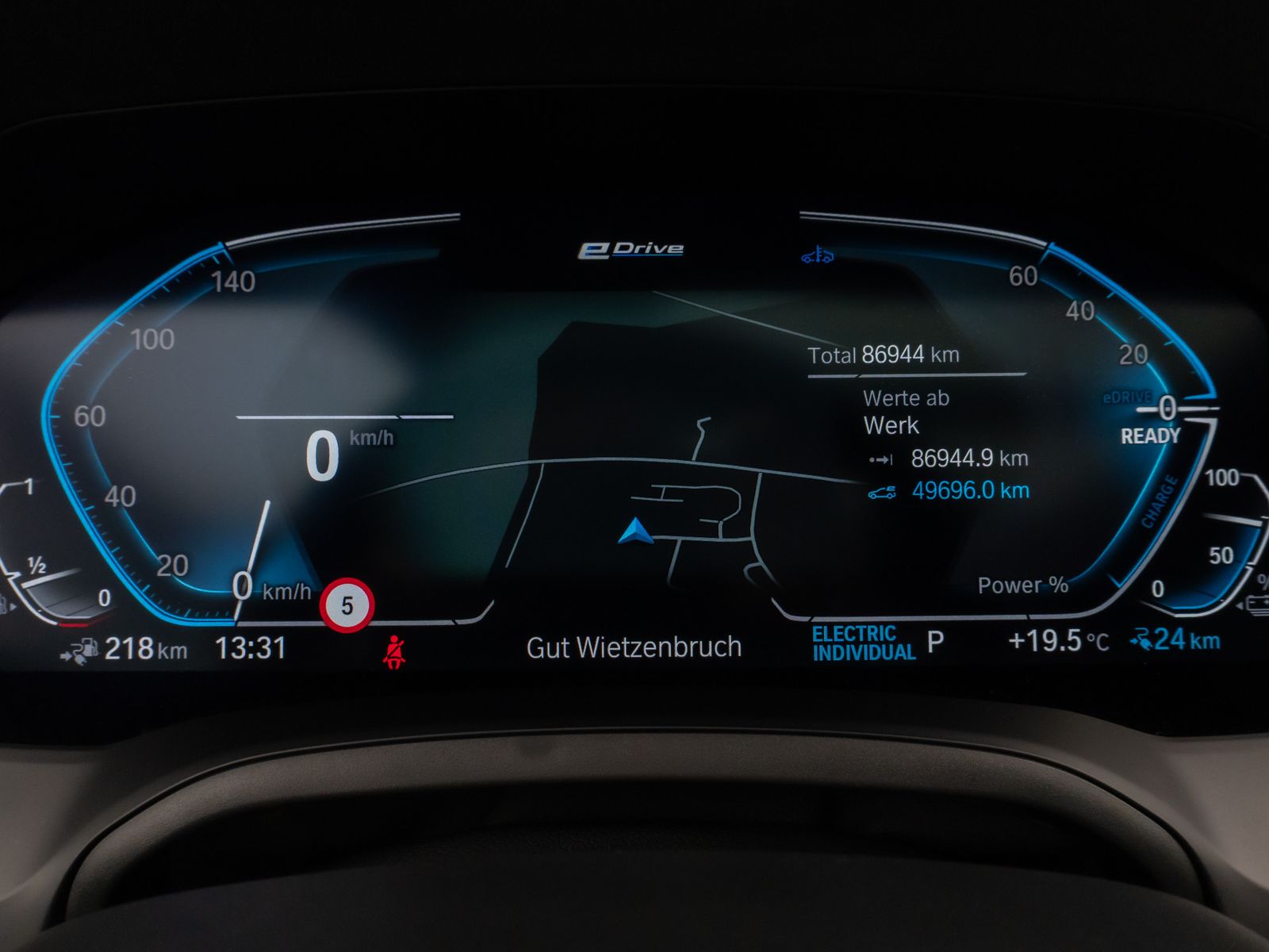 Fahrzeugabbildung BMW 330e M Sport Panorama Kamera Laser HUD DAB HiFi