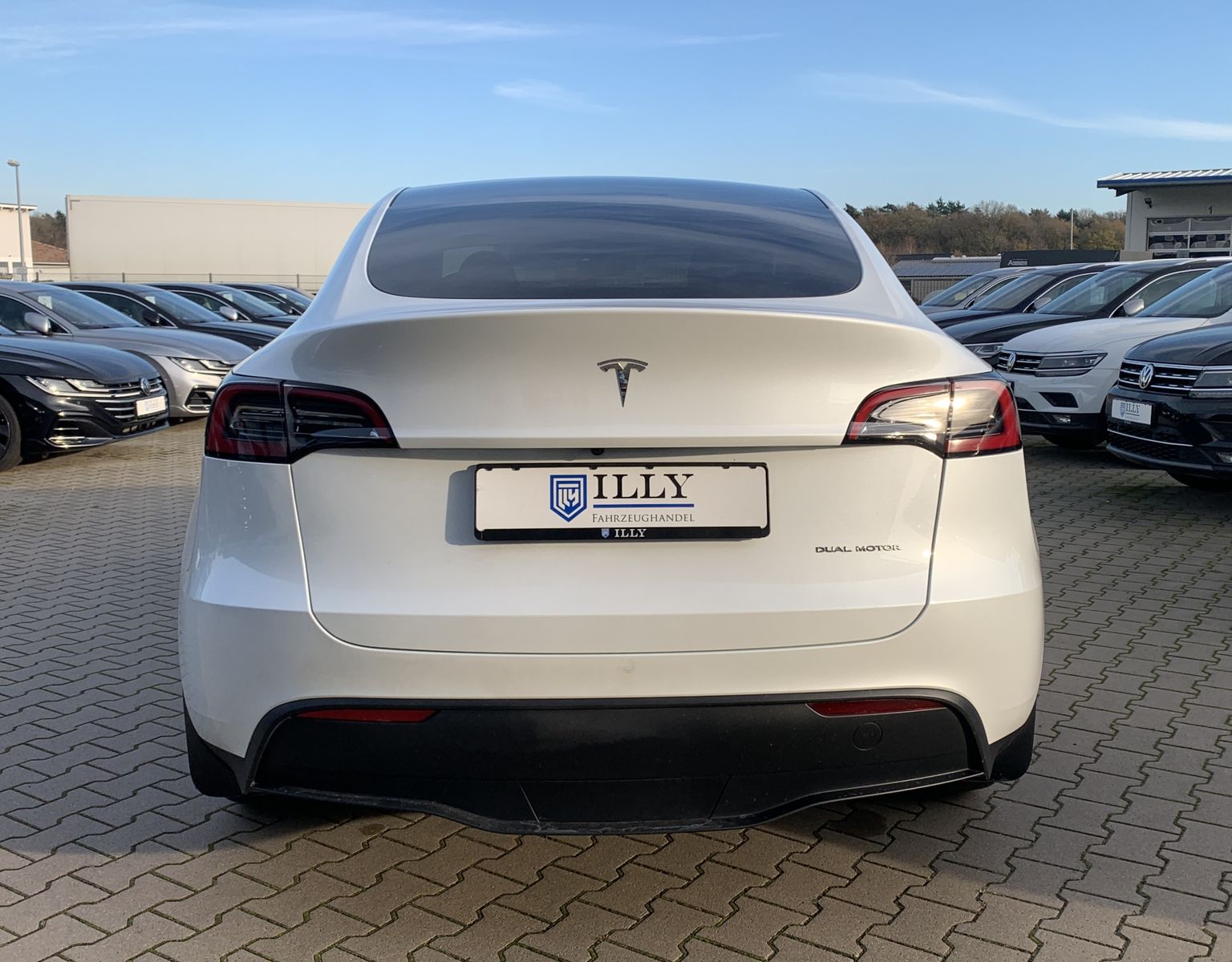 Fahrzeugabbildung Tesla Model Y Long Range Dual AWD*AHK*Keyless*Cam*Pano