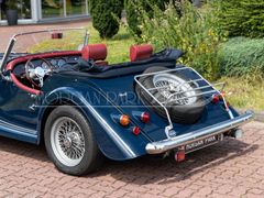 Fahrzeugabbildung Morgan Plus 4 *Sport Blue/ Muirhead Red*