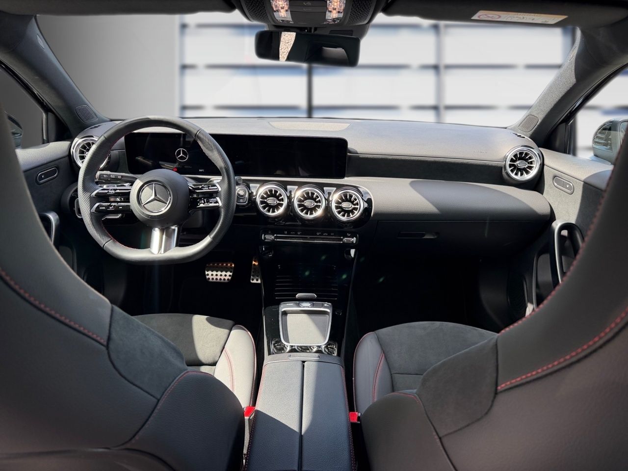 Fahrzeugabbildung Mercedes-Benz A 200 AMG+LED+AMBIENTE+DAB+LHZ+SHZ+