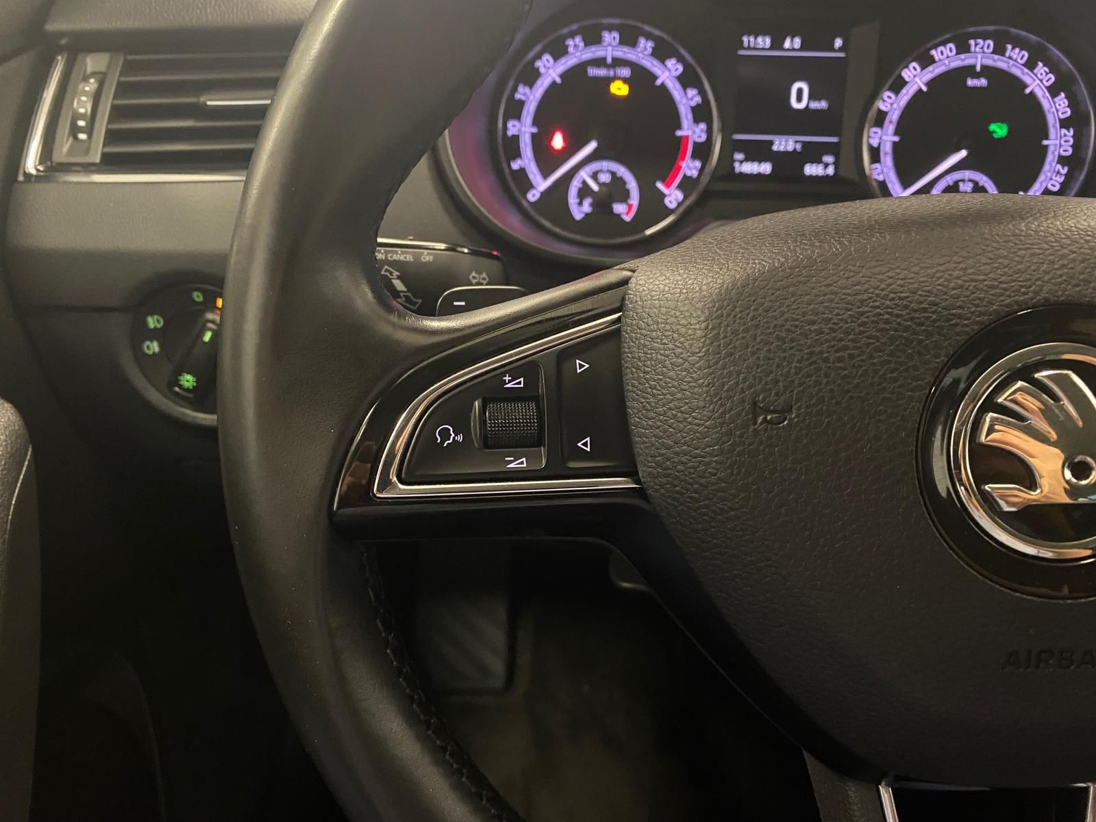 Fahrzeugabbildung SKODA Octavia 2.0 TDI Tour APP+ALLWETTER+NAVI+SITZHEIZ