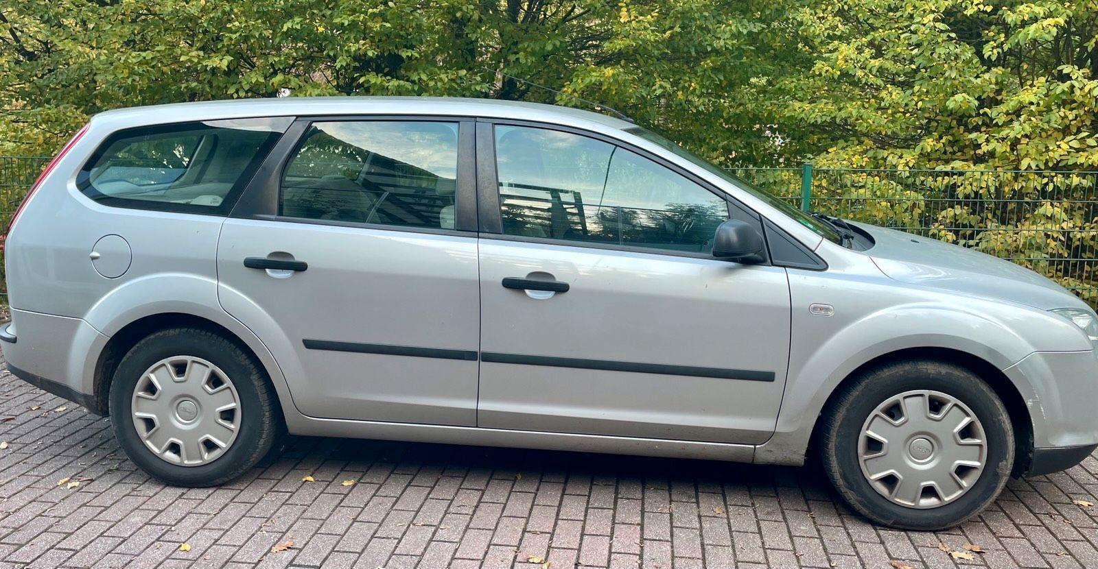 Ford Focus 2005 — rear view