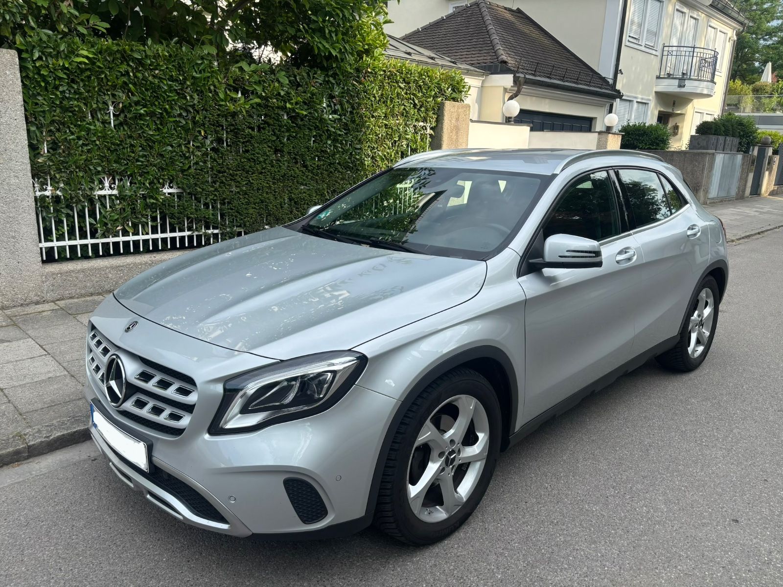 MERCEDES-BENZ GLA 200 / JUNGE STERNE Garantie