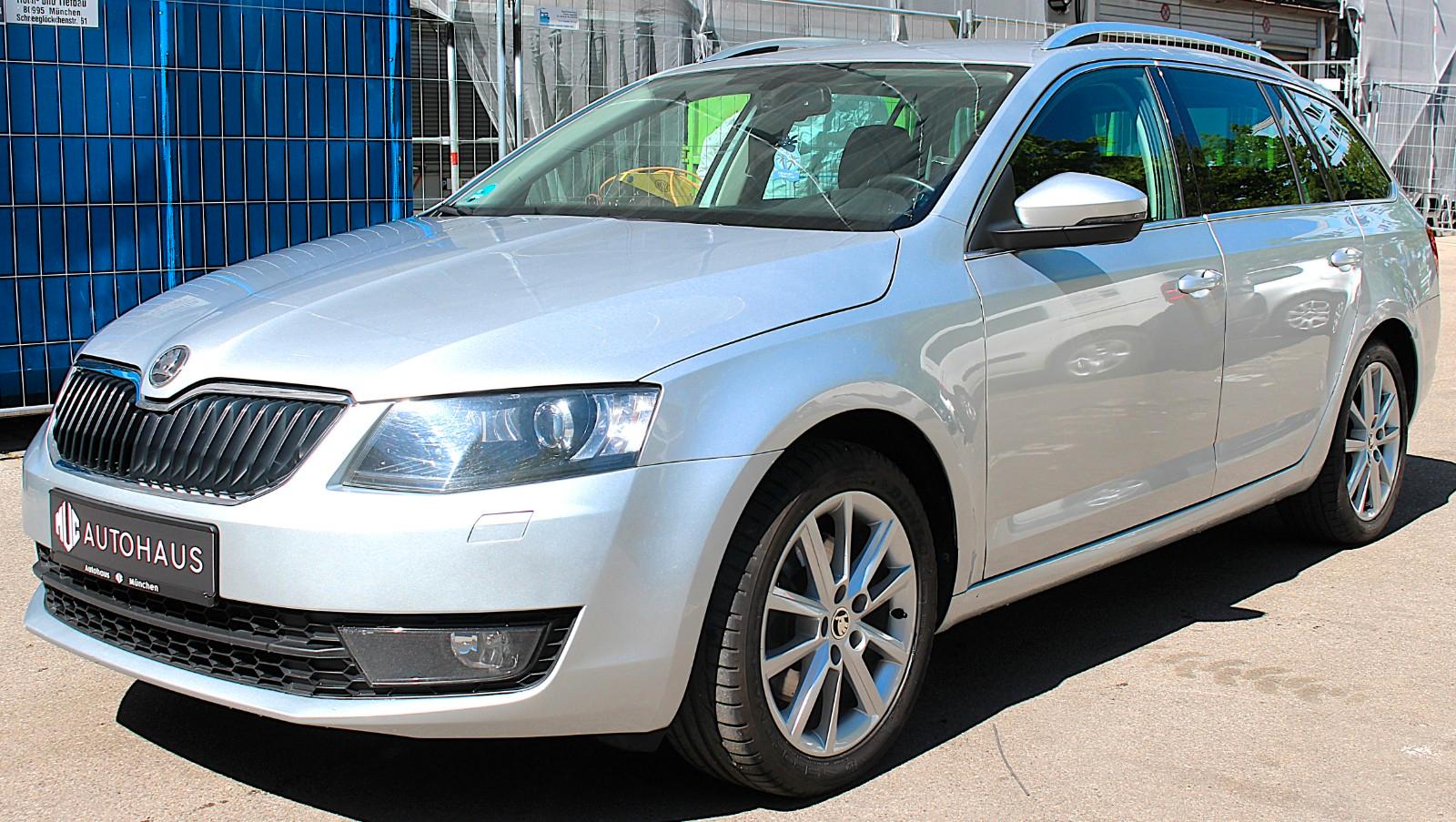 Skoda Octavia Combi Elegance Aut. PDC* KLIMA* LEDER