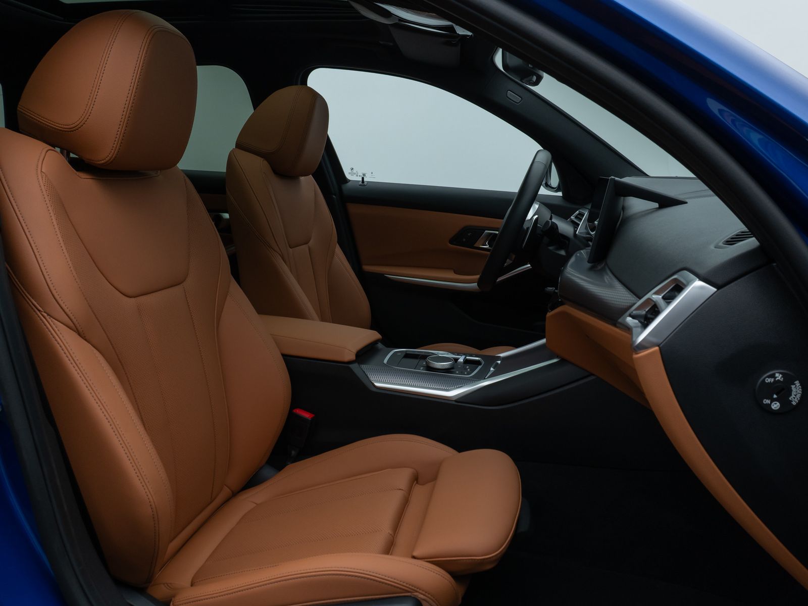 Fahrzeugabbildung BMW 330e M Sport Panorama 360°HUD HiFi AHK Komfort