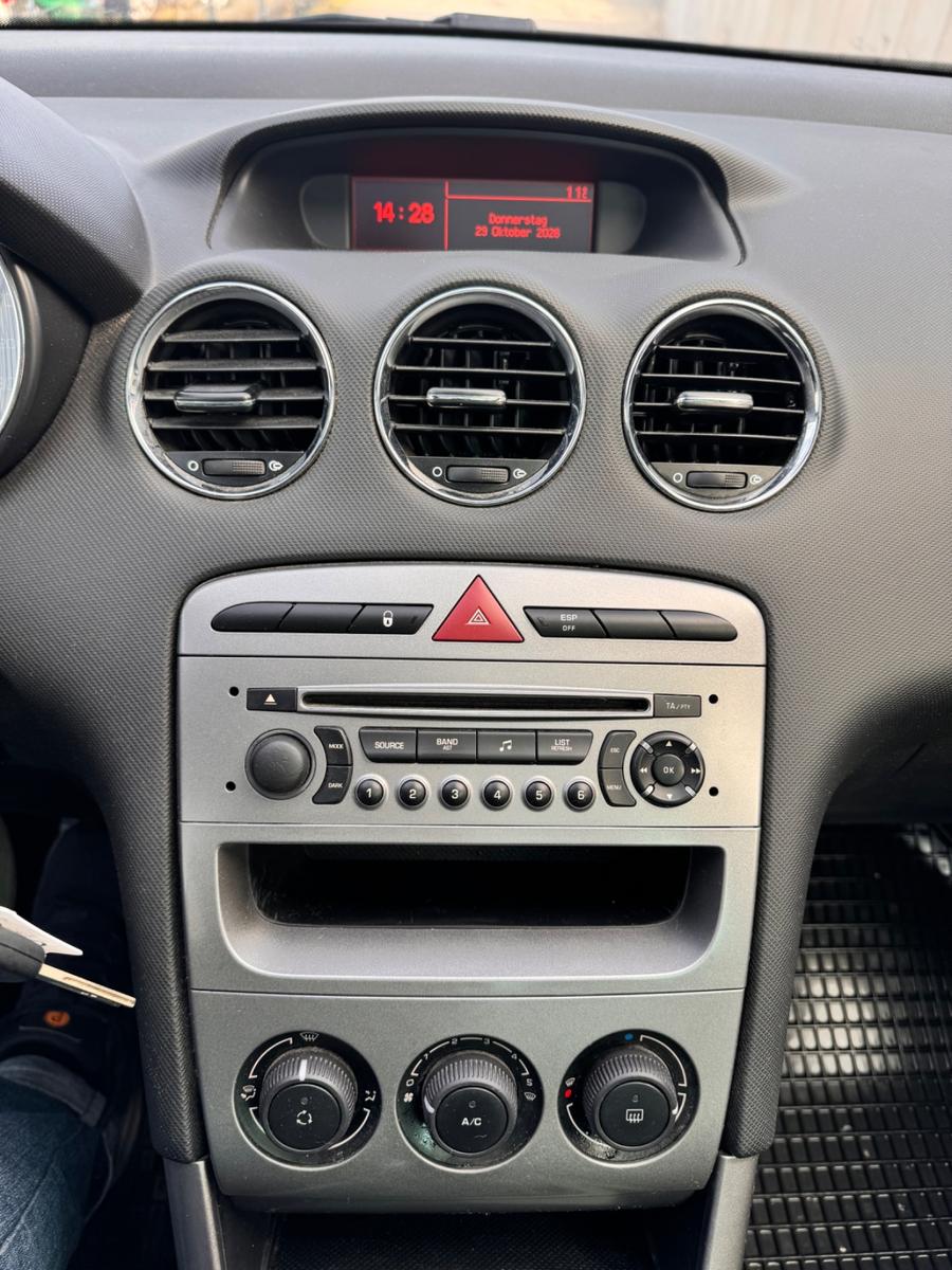 Peugeot 308 2010 — photo 15