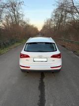 Audi Q5  Baujahr 2012  2.0 Motor. Top Z... - Audi Q5 aus 2012 mit Benzin-Antrieb