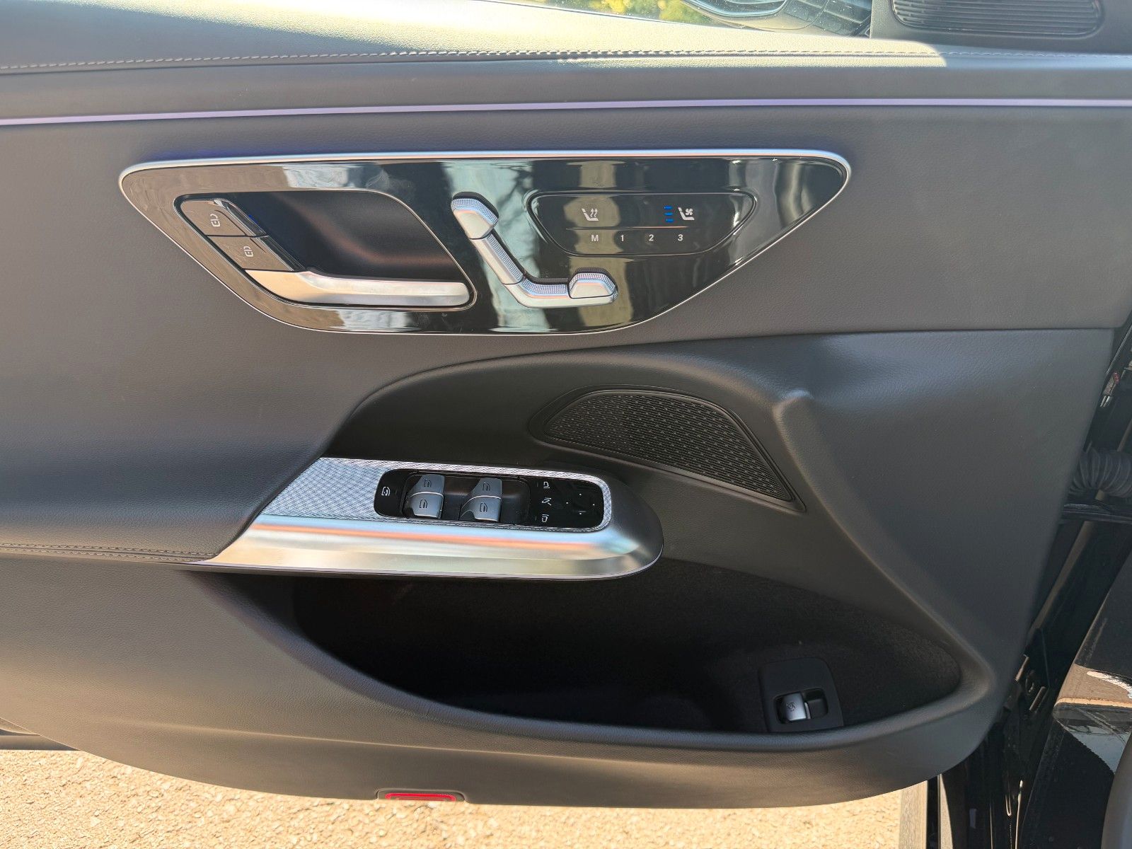 Fahrzeugabbildung Mercedes-Benz E 450d 4M T Avantgarde+Pano+AHK+Distr+Memory