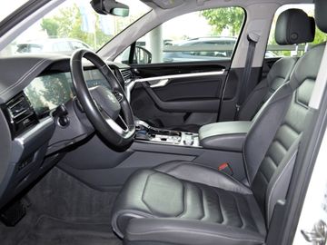 Volkswagen Touareg - 12