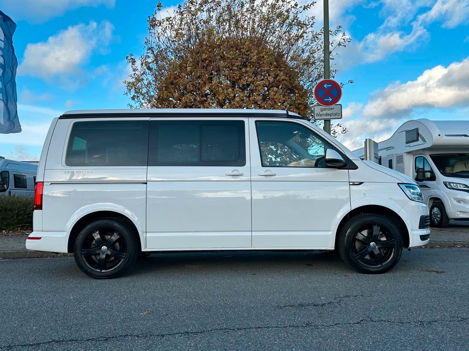 Fahrzeugabbildung Volkswagen T6 California Beach - Automatik + Schlafdach -