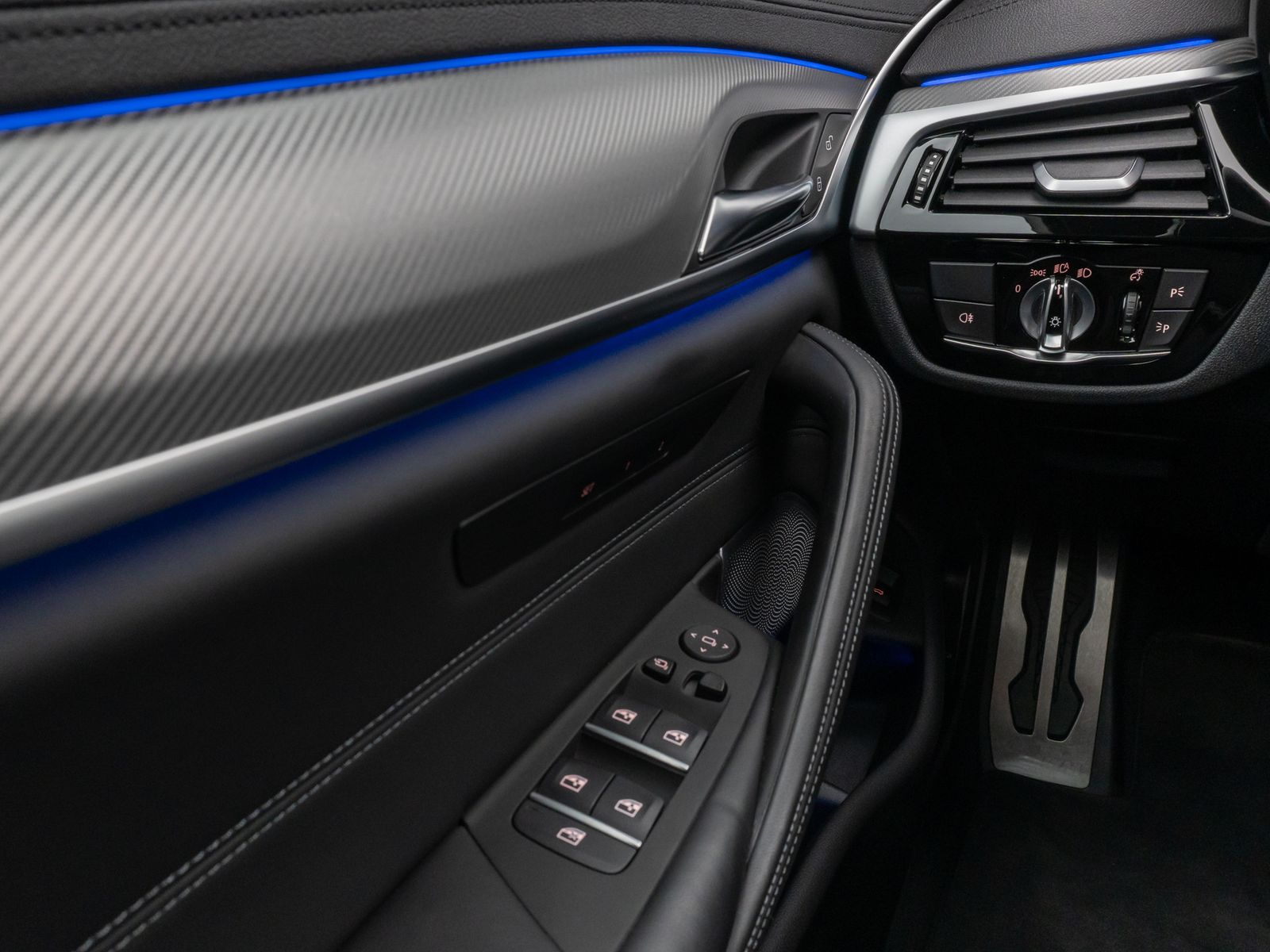 Fahrzeugabbildung BMW M5 Competition xD 360°HUD DAB B&W SoftCl Komfort