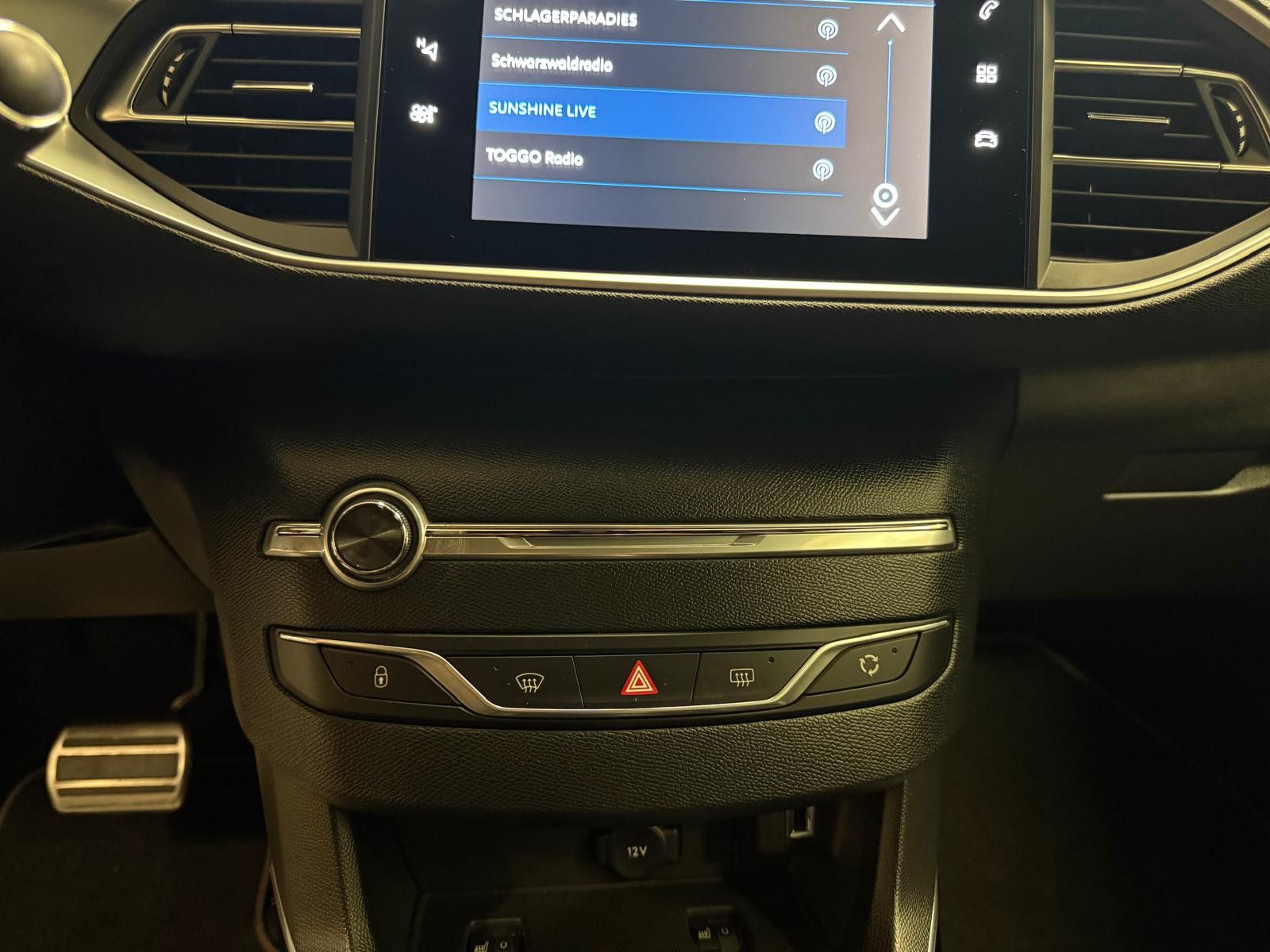 Fahrzeugabbildung Peugeot 308 GT /AHK /NAVI/KAMERA/LEDER/SCHECKHEFT