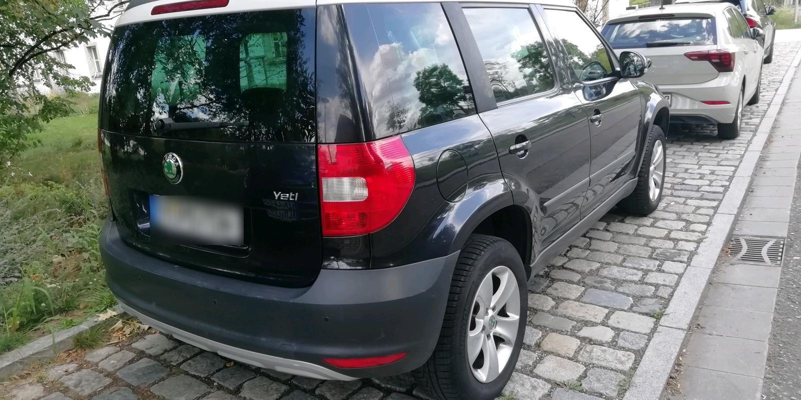 Skoda Yeti 2013 — rear view