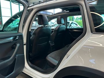 Skoda Octavia Scout*ACC*NAVI*AHK*PANO*2-Zonen*