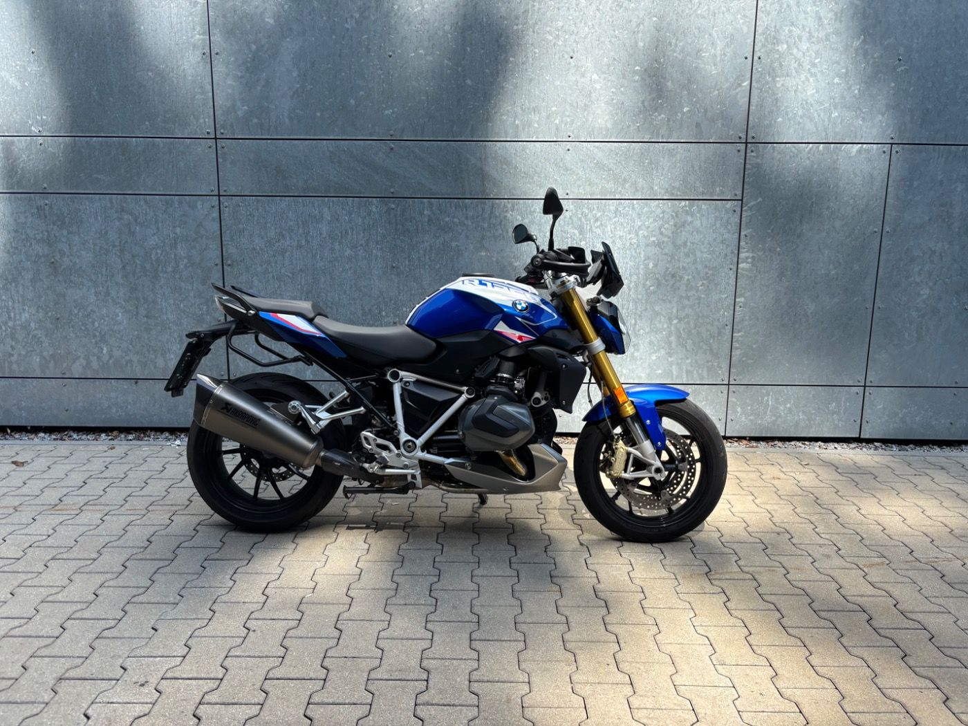 Fahrzeugabbildung BMW R 1250 R Style Sport Akrapovic