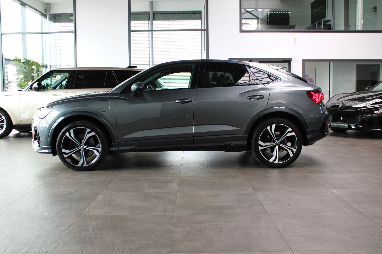 Audi Q3 SPORTBACK 45 TFSIe S LINE/AHK/ACC/MATRIX/20" foto 3