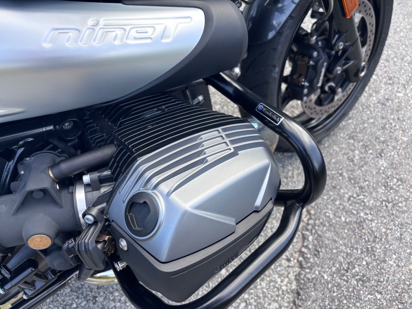 Fahrzeugabbildung BMW R nine T Pure, Heckumbau Carbon, Rizoma WS,
